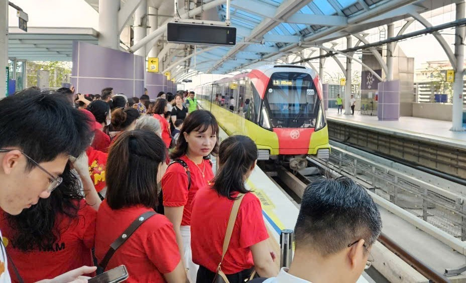 Gần 1,8 triệu người đi tàu điện dịp Quốc khánh 2/9 - Ảnh 1