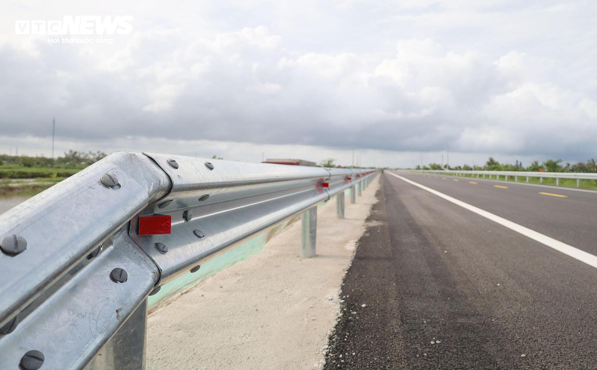 Toàn cảnh tuyến đường bộ ven biển Hưng Yên gần 5.000 tỷ đồng sắp cán đích - Ảnh 3