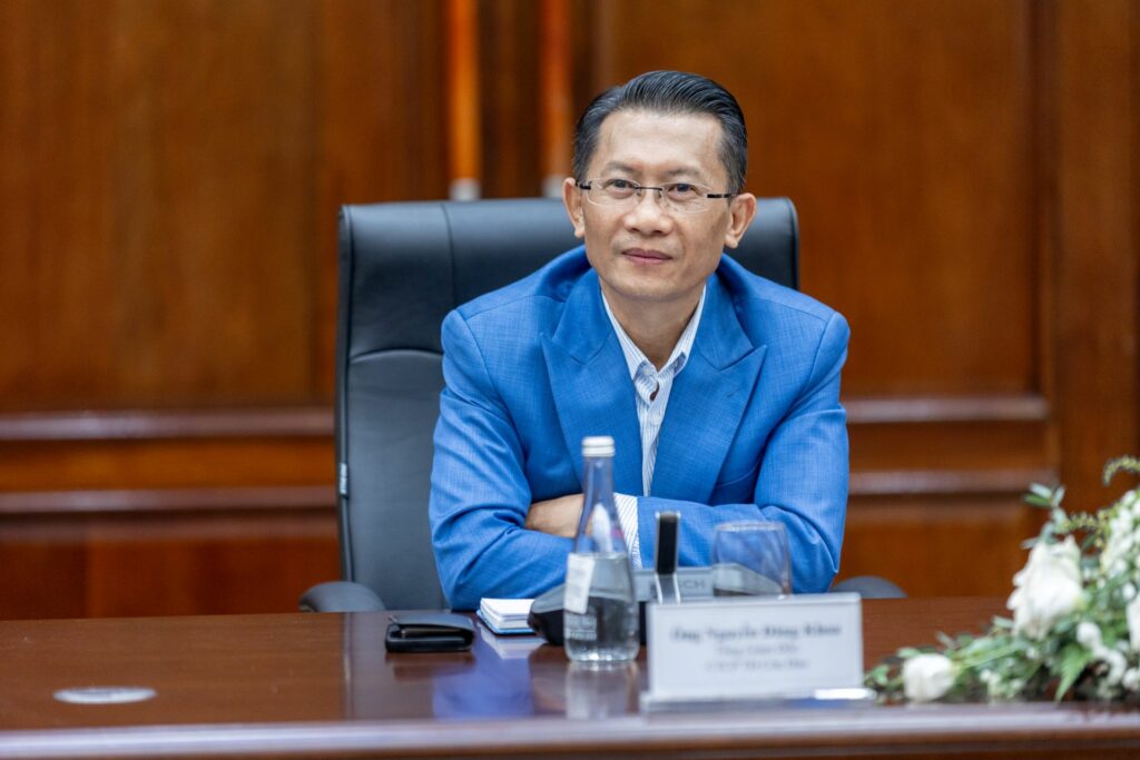 1 công ty hợp tác cùng lúc với 3 doanh nghiệp trong hệ sinh thái của tỷ phú Phạm Nhật Vượng: Mua 50 xe e-bus, 1.000 ô tô điện và phát triển 1.000 trụ sạc - Ảnh 2