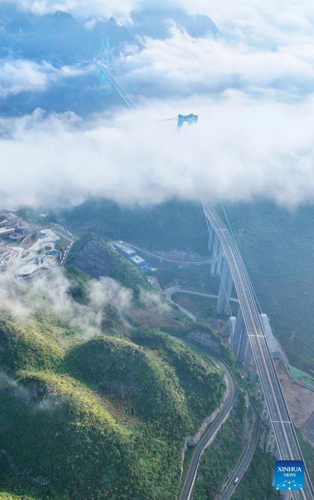 Cận cảnh cây cầu cao nhất thế giới, "chuẩn từng milimet” của Trung Quốc - Ảnh 2