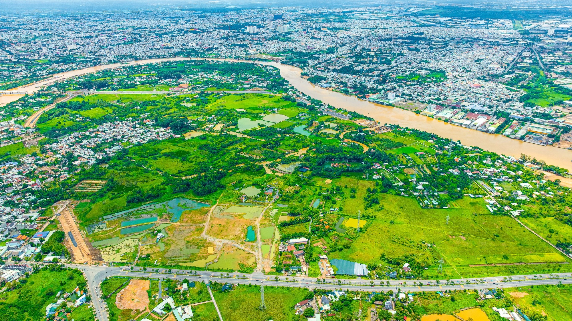 Từng bán nhà xã hội có giá đắt kỷ lục, Tập đoàn Him Lam bất ngờ cùng 5 chủ đầu tư rục rịch làm 7 dự án ở phía Nam - Ảnh 1