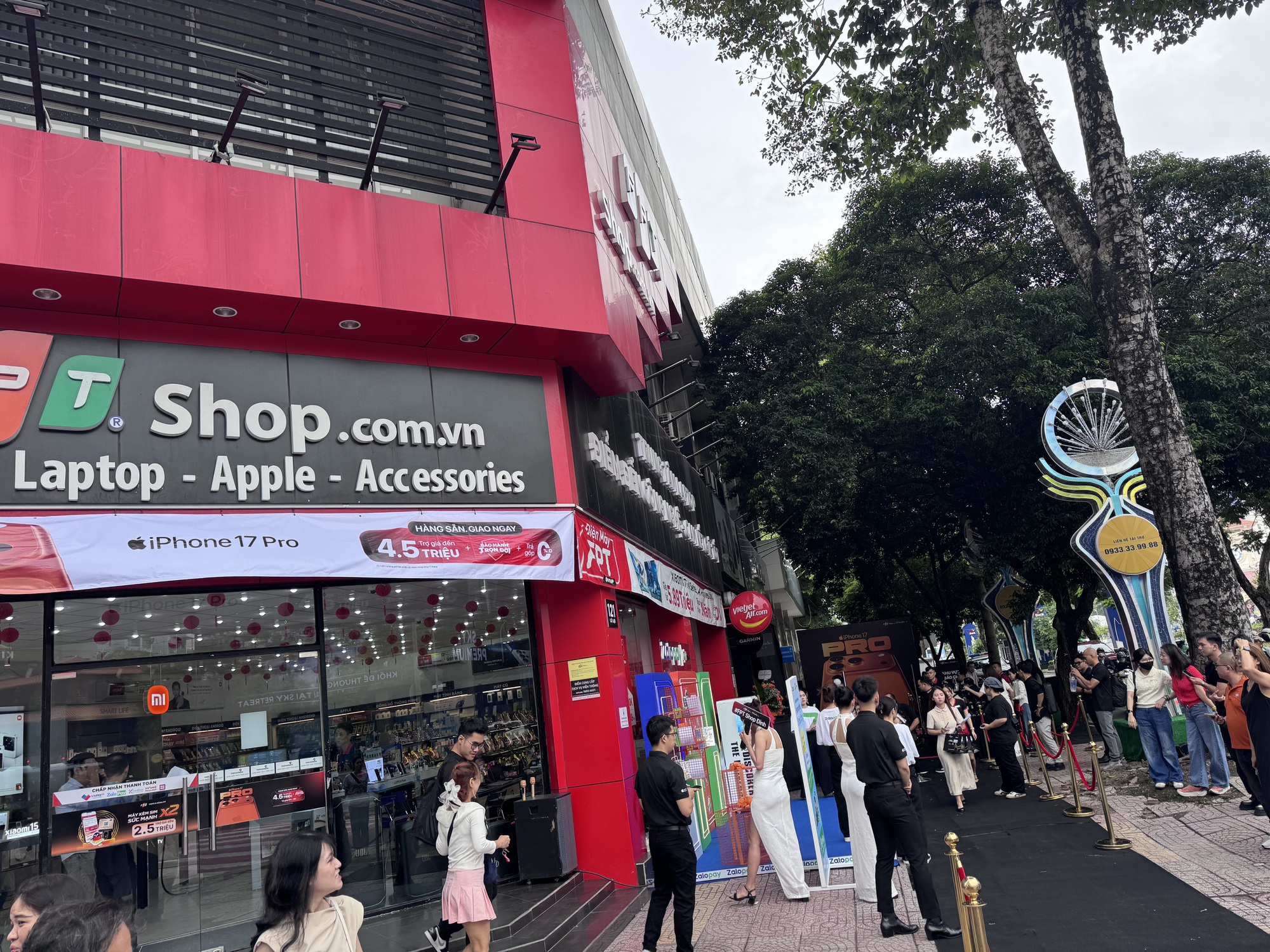 Choáng với số lượng iPhone 17 mở bán trong ngày đầu tiên - Ảnh 3