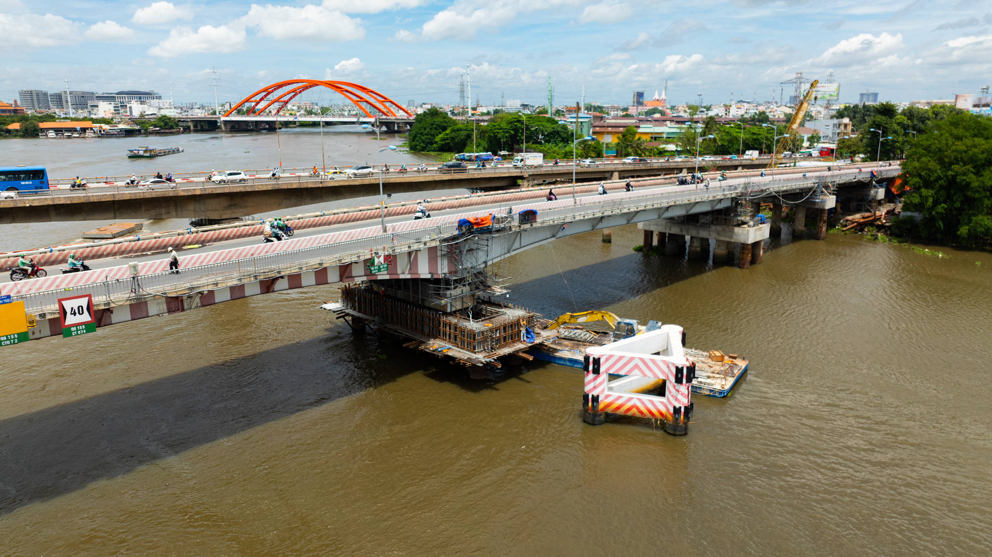 Toàn cảnh công trường nâng cầu lớn nhất Việt Nam: Huy động hơn 100 bộ kích thuỷ lực, nâng cầu 11.000 tấn, sai số dưới 1mm - Ảnh 6