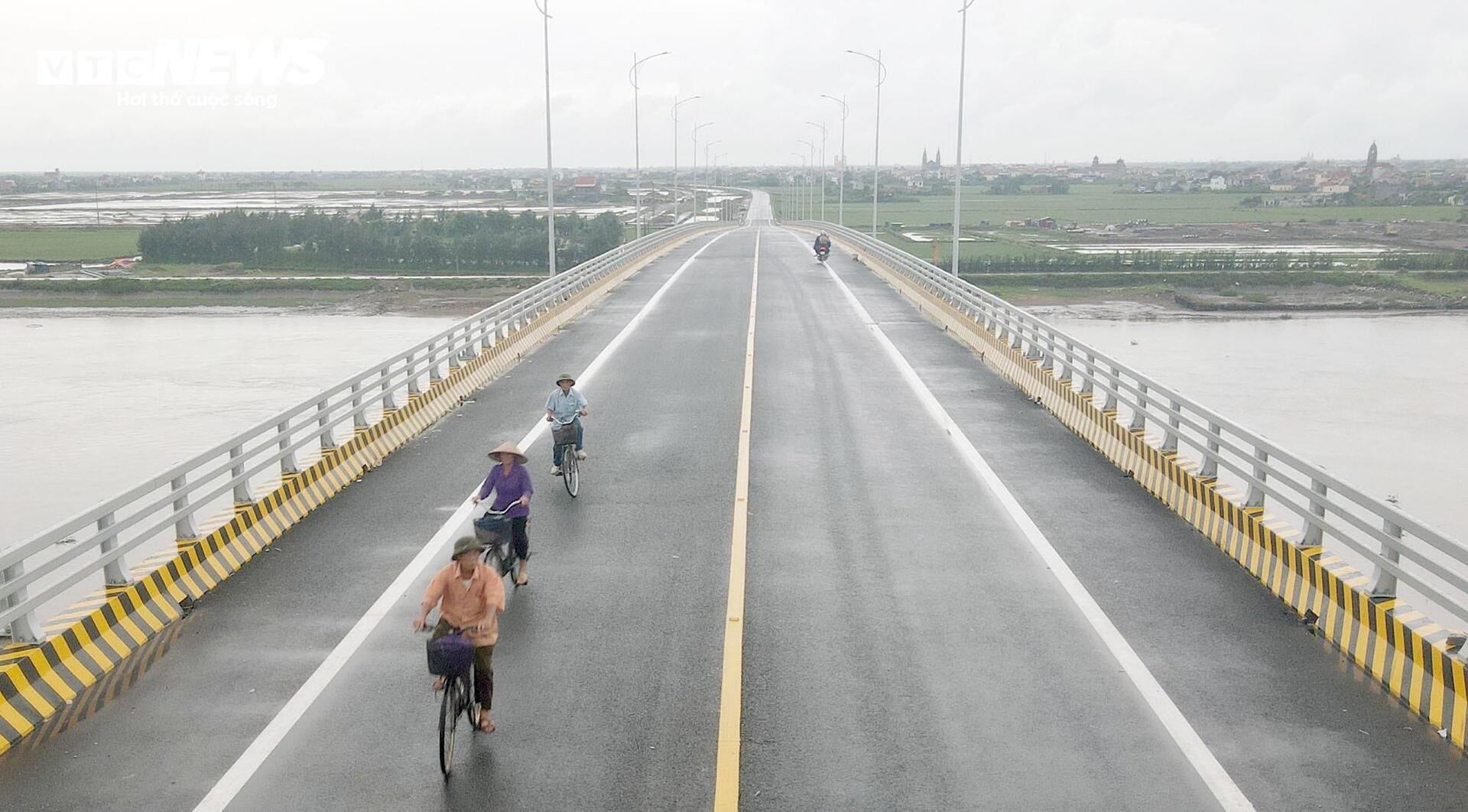 Chiêm ngưỡng cầu sông Hồng gần 1.000 tỷ đồng nối Hưng Yên với Ninh Bình - Ảnh 6