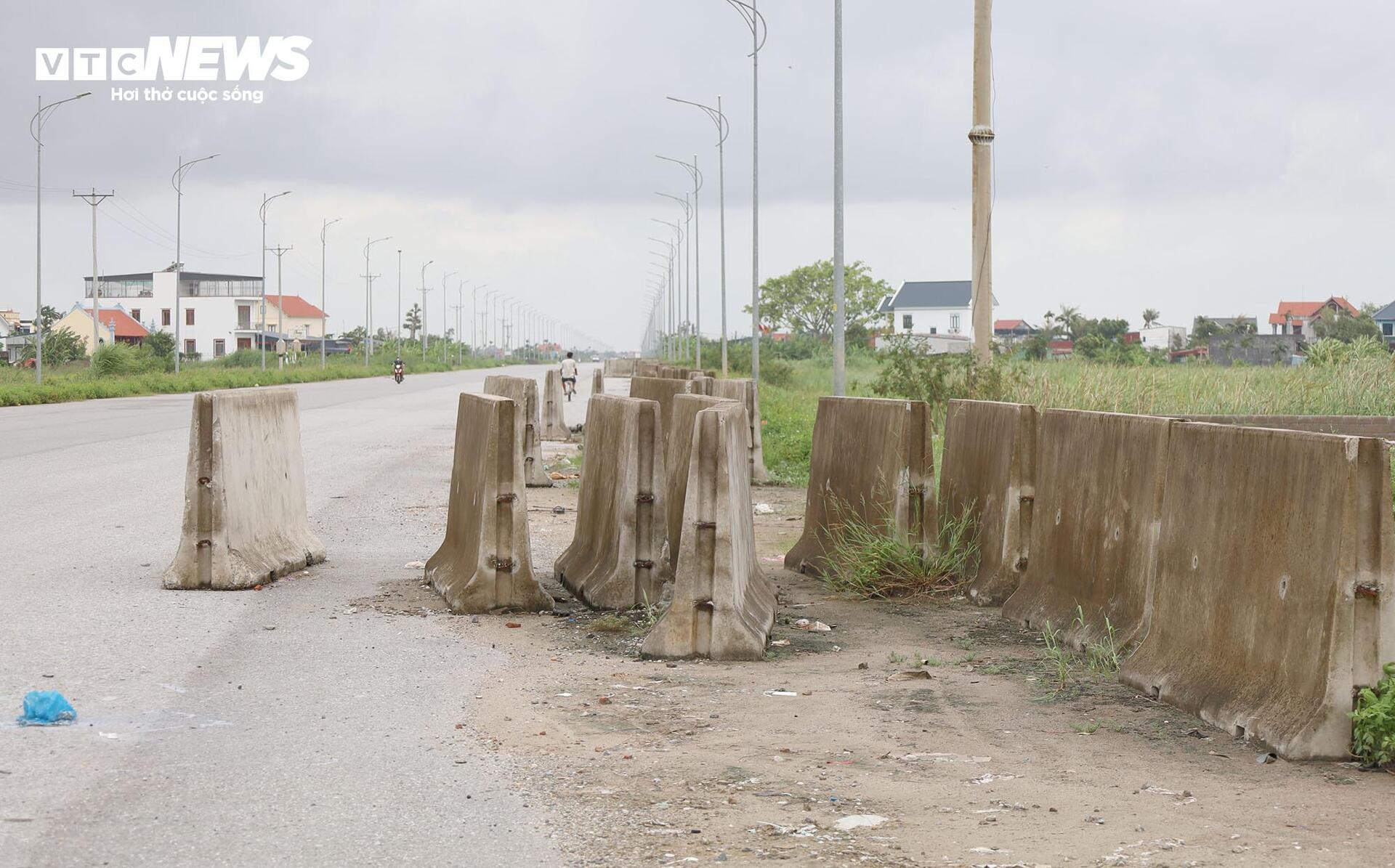 Đường bộ ven biển qua Hải Phòng 3.700 tỷ đồng 'đắp chiếu' sau 8 năm khởi công - Ảnh 5