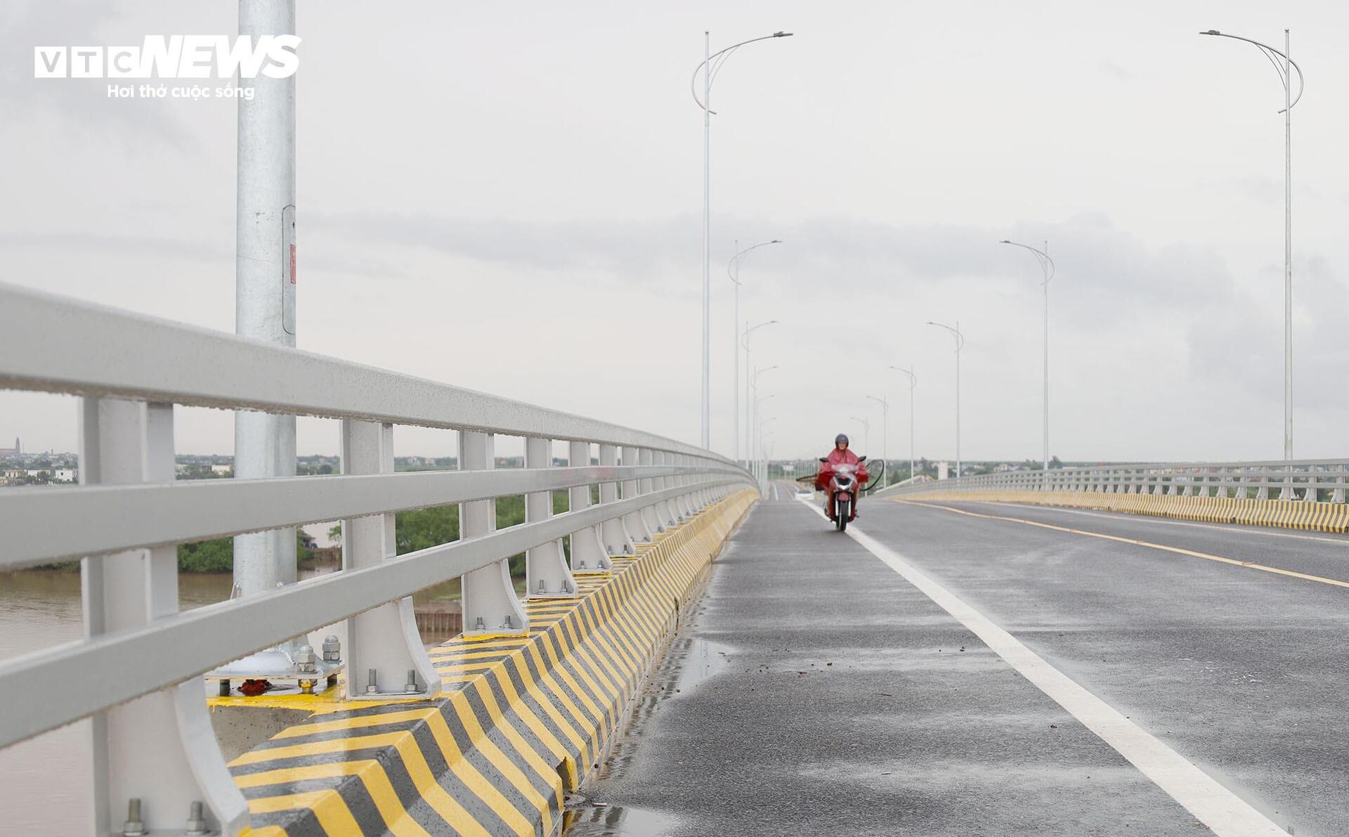 Chiêm ngưỡng cầu sông Hồng gần 1.000 tỷ đồng nối Hưng Yên với Ninh Bình - Ảnh 7