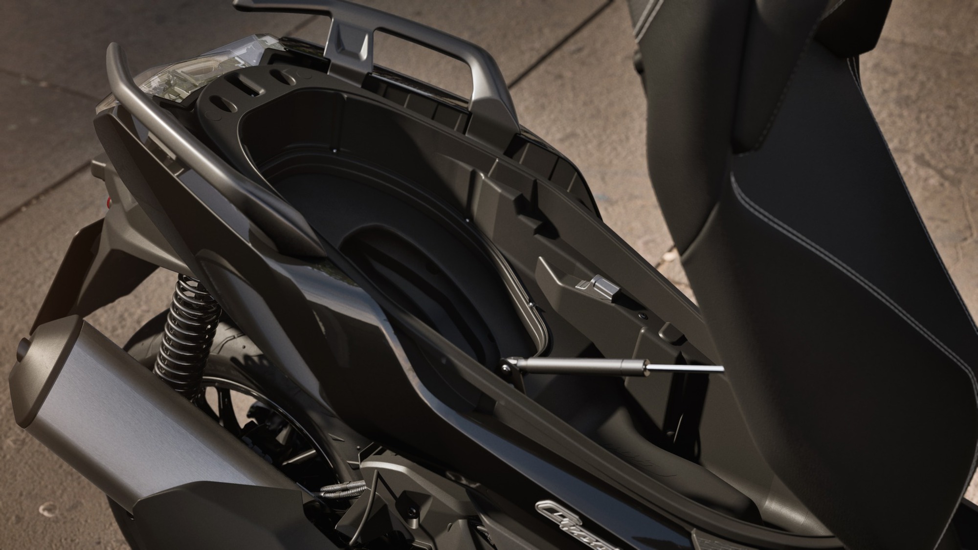 Xe tay ga đời mới vừa ra mắt Việt Nam, dân phượt thích mê: Người lái có tựa lưng, cốp có ty thủy lực - Ảnh 7