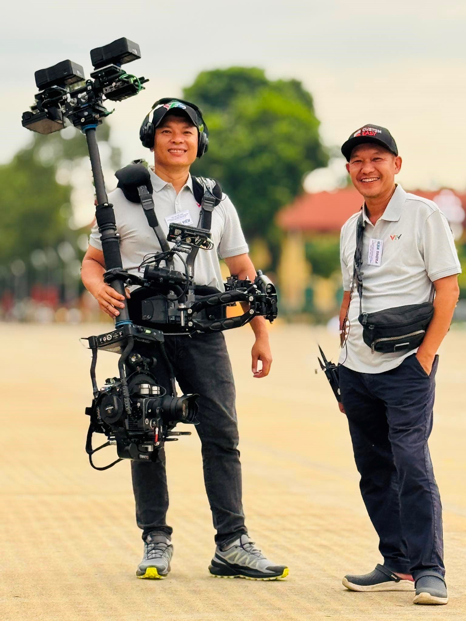 Bí mật đằng sau những cảnh quay “đẹp rụng rời" trong lễ diễu binh A80: Thiết bị tiền tỷ, không hề đơn giản - Ảnh 2