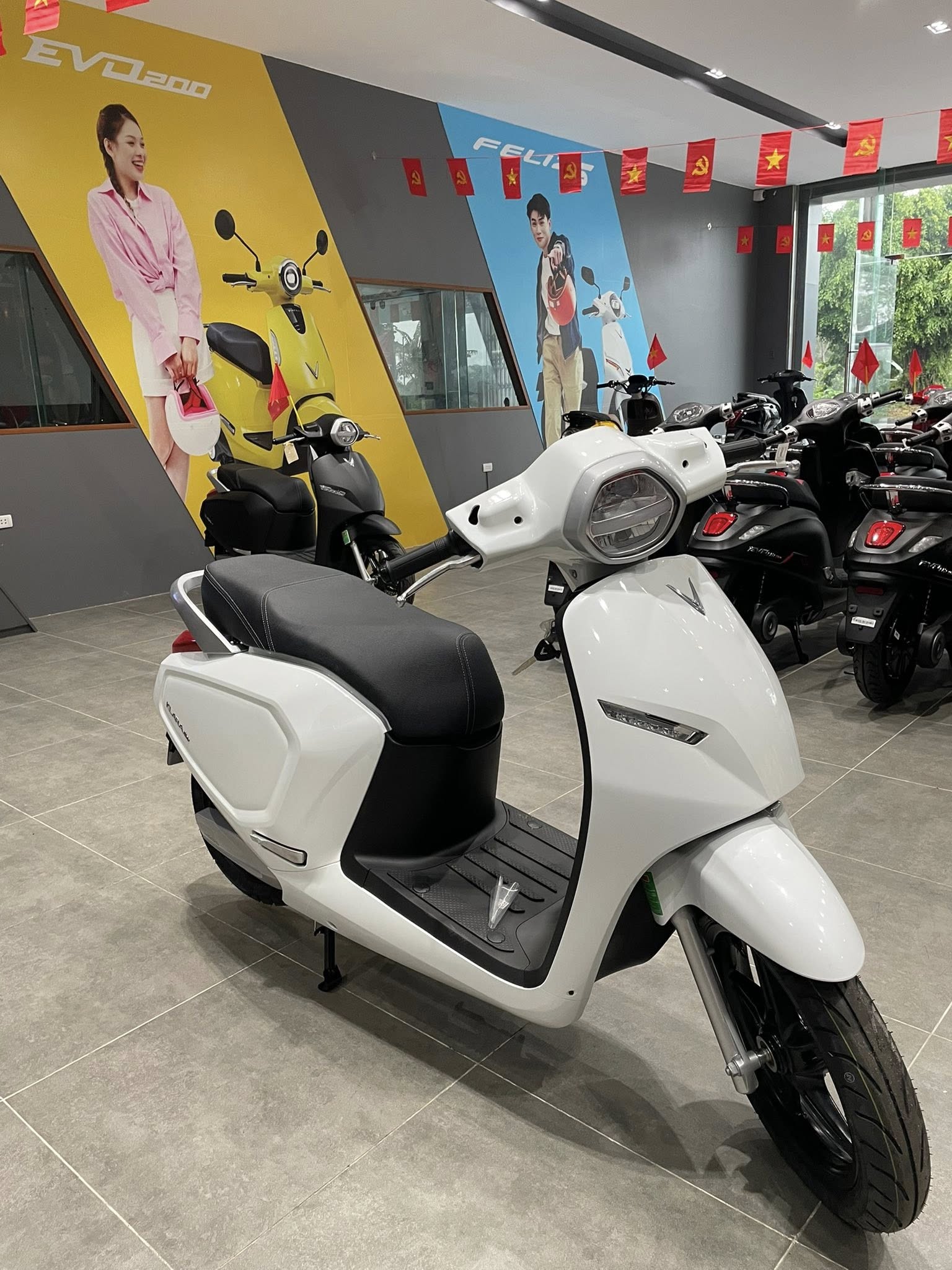 Xe máy điện gây sốt khi giảm giá còn 25 triệu: Ngoại hình đẹp, pin chạy 112km thách thức xe xăng - Ảnh 4