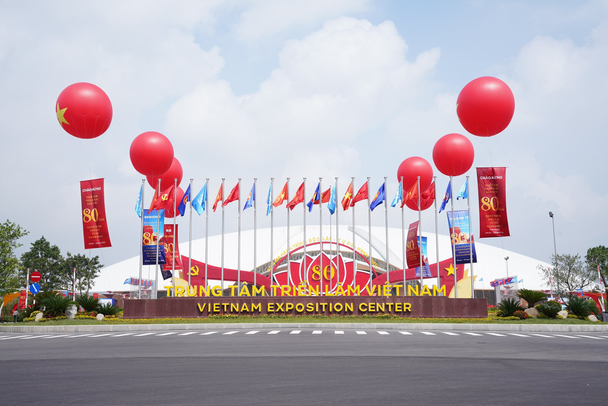 Công trình 90ha ở Việt Nam thu hút 4 triệu người: 10,5 tháng thi công tạo kỳ tích xây dựng, kỷ lục quốc tế - Ảnh 1