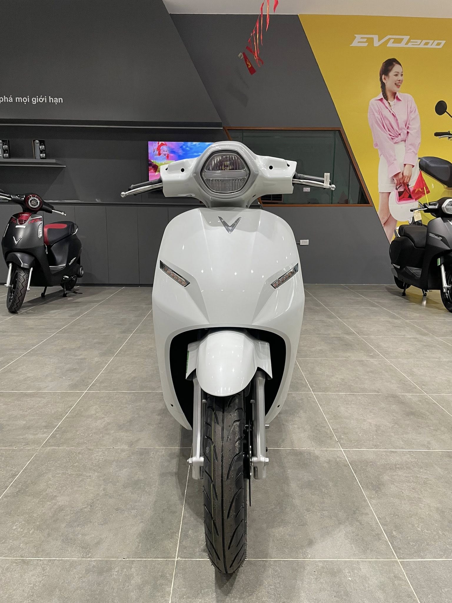 Xe máy điện gây sốt khi giảm giá còn 25 triệu: Ngoại hình đẹp, pin chạy 112km thách thức xe xăng - Ảnh 3