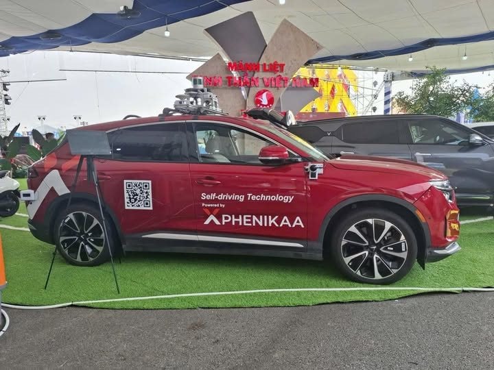 Tỷ phú Phạm Nhật Vượng bắt tay đại gia Hồ Xuân Năng thử nghiệm công nghệ tự lái trên xe VinFast - Ảnh 1