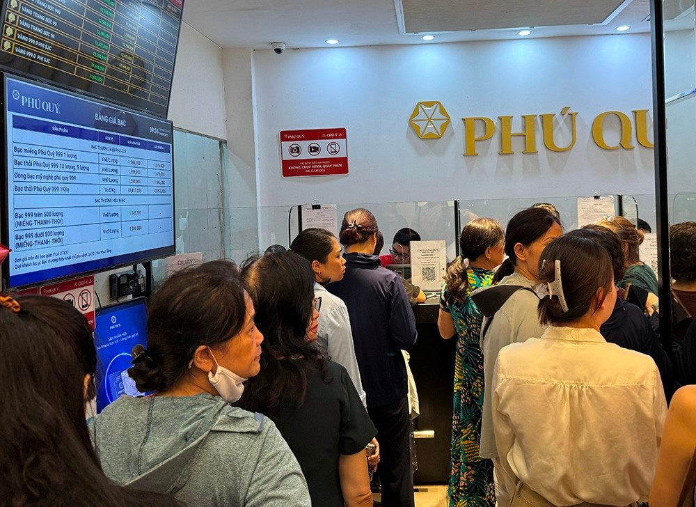 Cơn sốt từ "phố vàng" Trần Nhân Tông, Cầu Giấy cho đến Phố Wall: Điều gì khiến nơi nơi đẩy mạnh tích trữ? - Ảnh 2