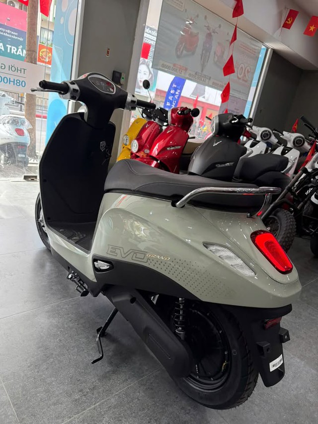 VinFast Evo Grand đi xa, cốp siêu lớn đã về đại lý: Niêm yết 21 triệu nhưng có thể mua với giá rẻ hơn - Ảnh 3