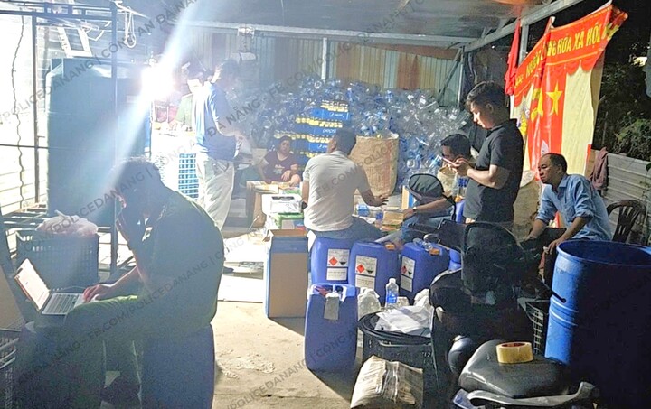 Hãi hùng hơn 30.000 lít giấm độc hại suýt tuồn ra thị trường ở Đà Nẵng - Ảnh 1