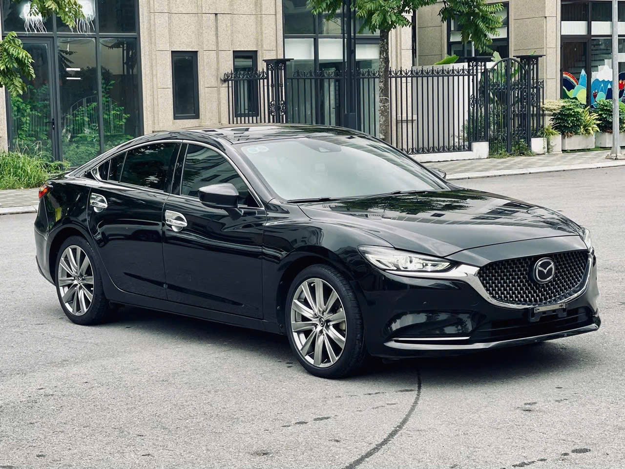 Rộ tin Mazda6 ngừng bán tại Việt Nam: Đại lý ngừng nhận cọc, từng khiến Camry phải dè chừng nay 8 tháng bán chưa tới trăm chiếc - Ảnh 1