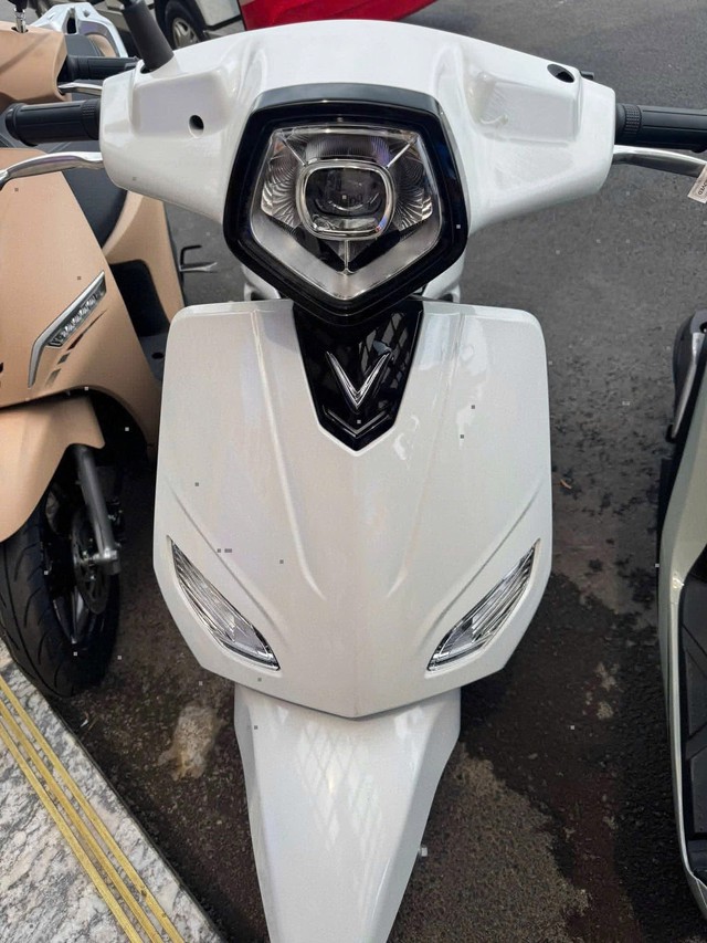 Vừa lộ diện xe máy điện VinFast Vero X mới: Đi 262km/sạc, giá gần 35 triệu nhưng có thể mua được rẻ hơn - Ảnh 1