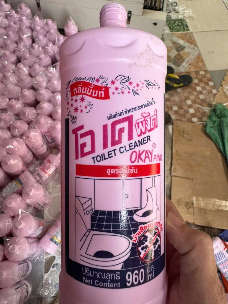 Triệt phá đường dây sản xuất, buôn bán hàng giả nước giặt, nước tẩy rửa nổi tiếng ở TP.HCM - Ảnh 1