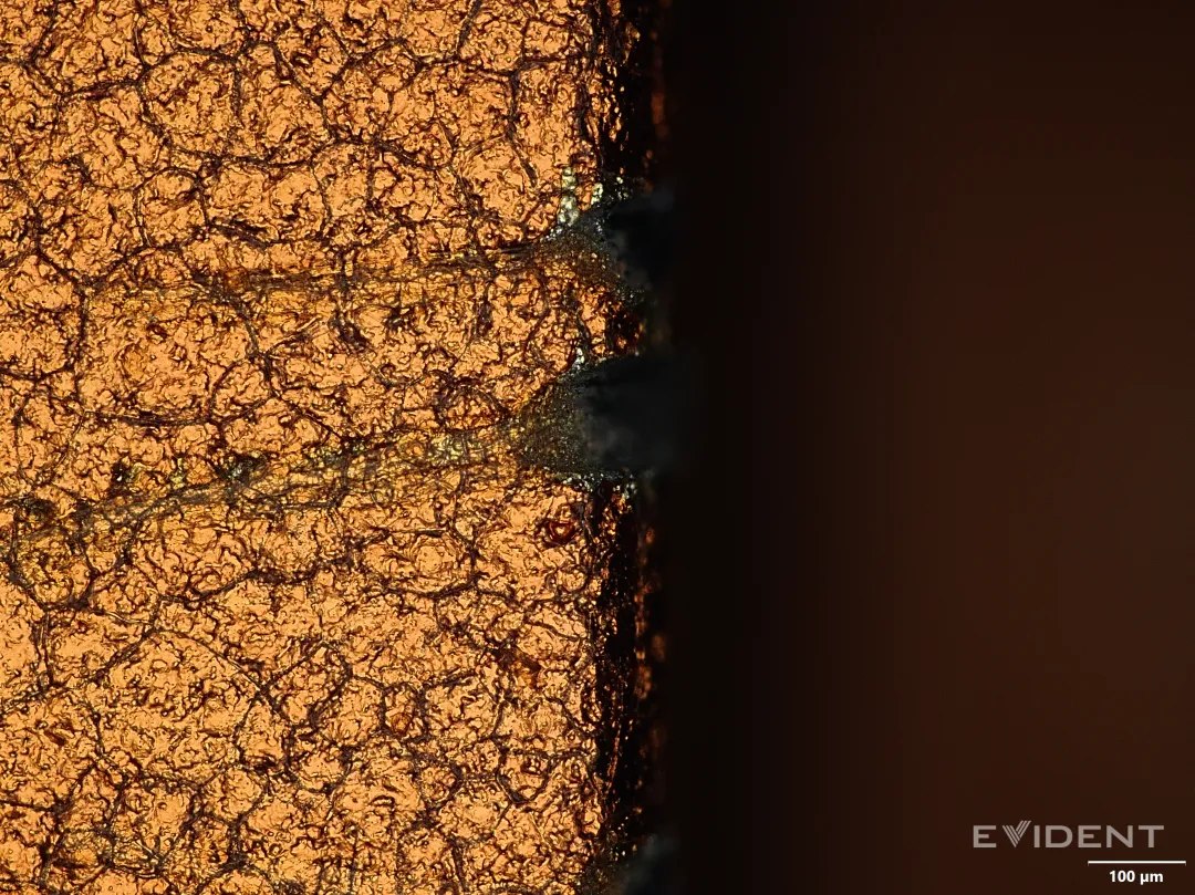 Soi dưới kính hiển vi, nguyên nhân iPhone 17 Pro dễ trầy xước đã bị phát hiện - Ảnh 3