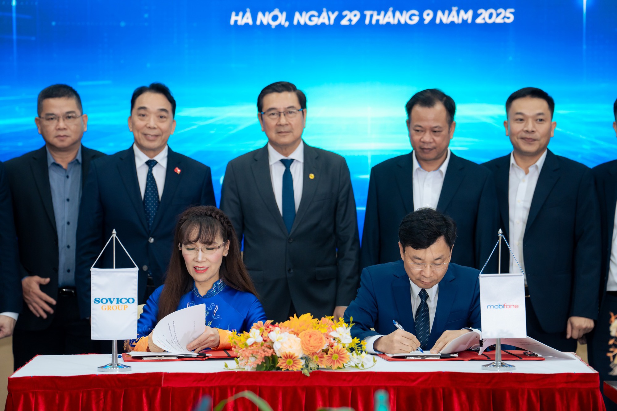 Tỷ phú Nguyễn Thị Phương Thảo bắt tay Chủ tịch Mobifone: Triển khai 5G cho đô thị thông minh, sân bay, tích hợp hạ tầng trạm phát sóng, camera thông minh - Ảnh 5