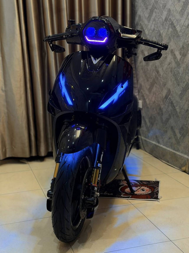 Người dùng khoe xe điện VinFast cá nhân hóa cực mạnh, dân mạng choáng: '1 đồng tiền xe, 5 đồng tiền độ' - Ảnh 1