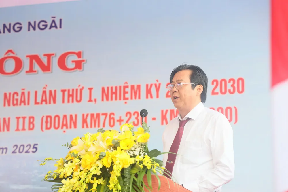 Quảng Ngãi: Khởi công Dự án đường ven biển Dung Quất - Sa Huỳnh - Ảnh 1