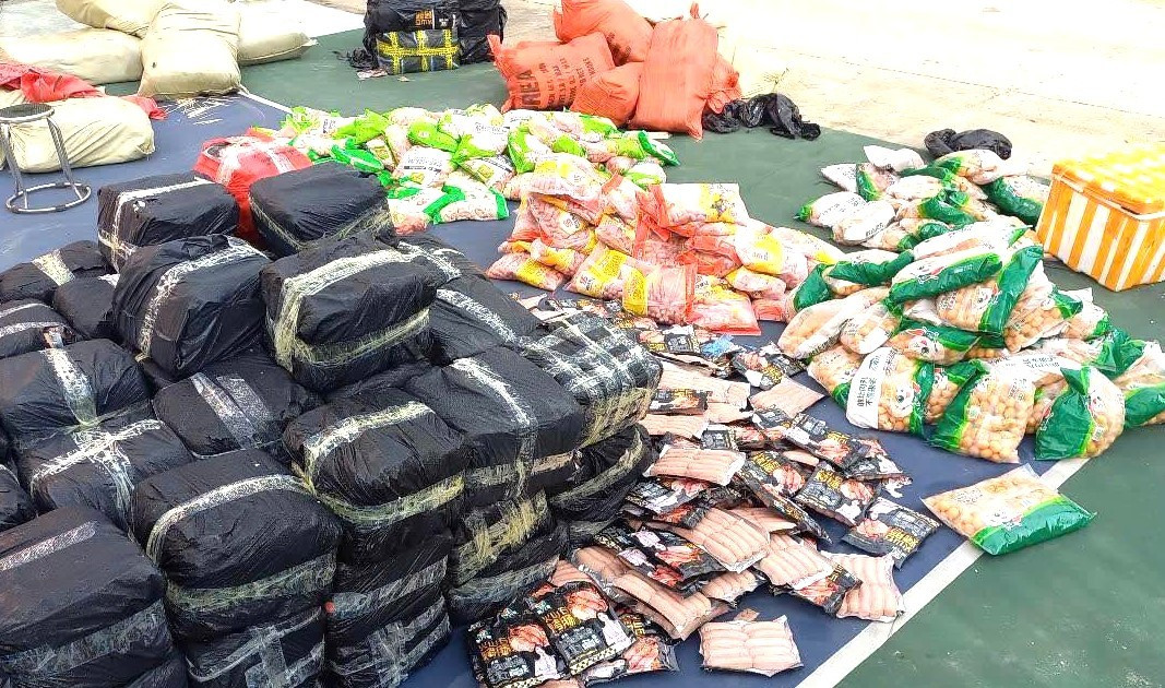 Phát hiện xe khách chở 3 tấn thực phẩm đông lạnh không rõ nguồn gốc - Ảnh 2