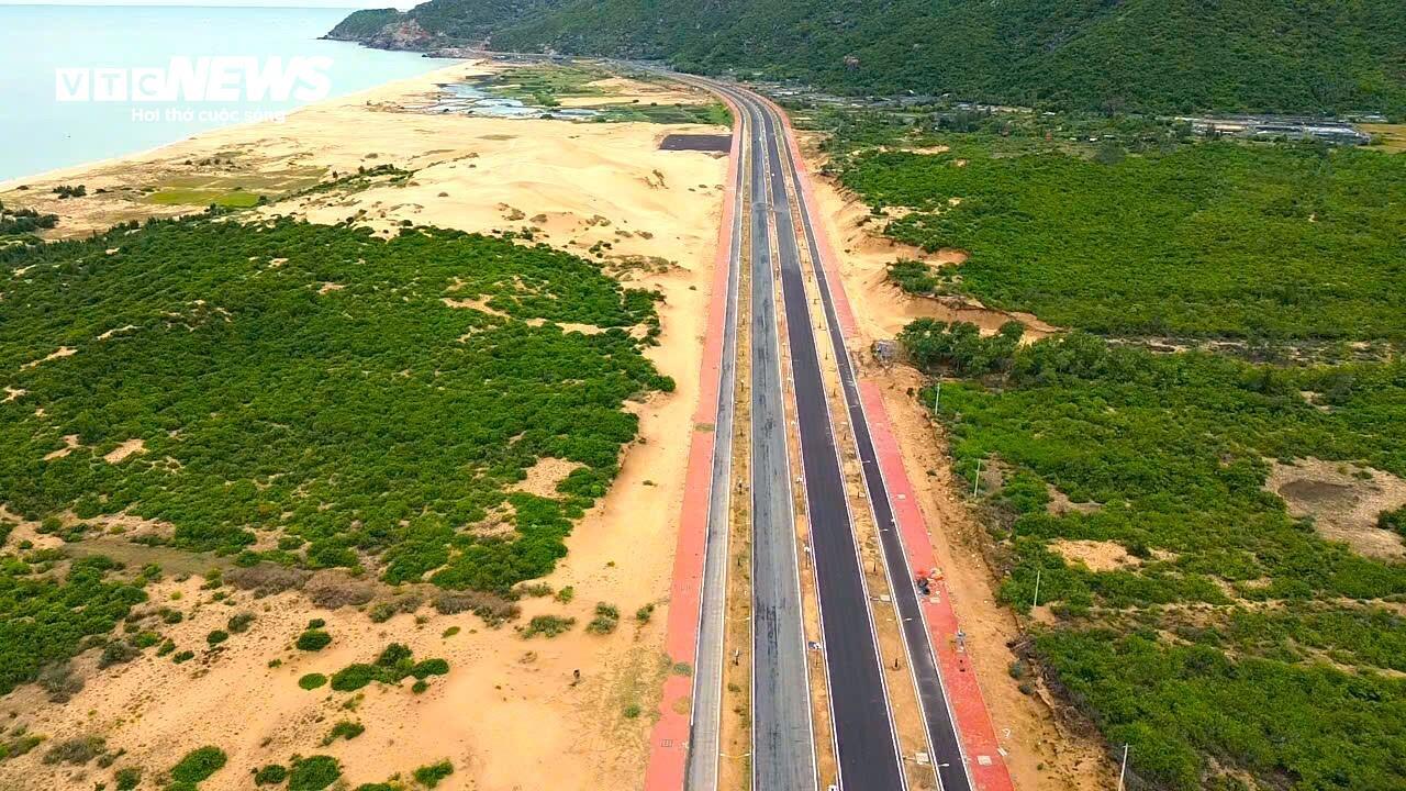 Đường gần 500 tỷ dài 3,8km ở Đắk Lắk 'cán đích' sau 10 năm vướng mặt bằng - Ảnh 2