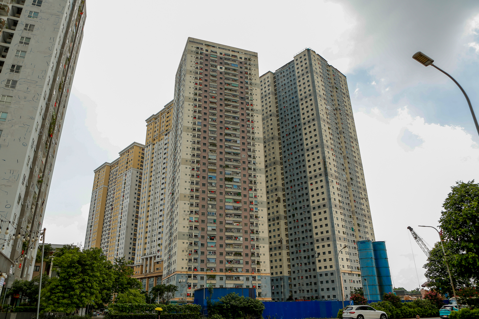 Chung cư có tường bong tróc, thi thoảng thang máy lại hỏng, thiếu nước...có giá tăng gấp 3 lần, hở ra là cháy hàng - Ảnh 6