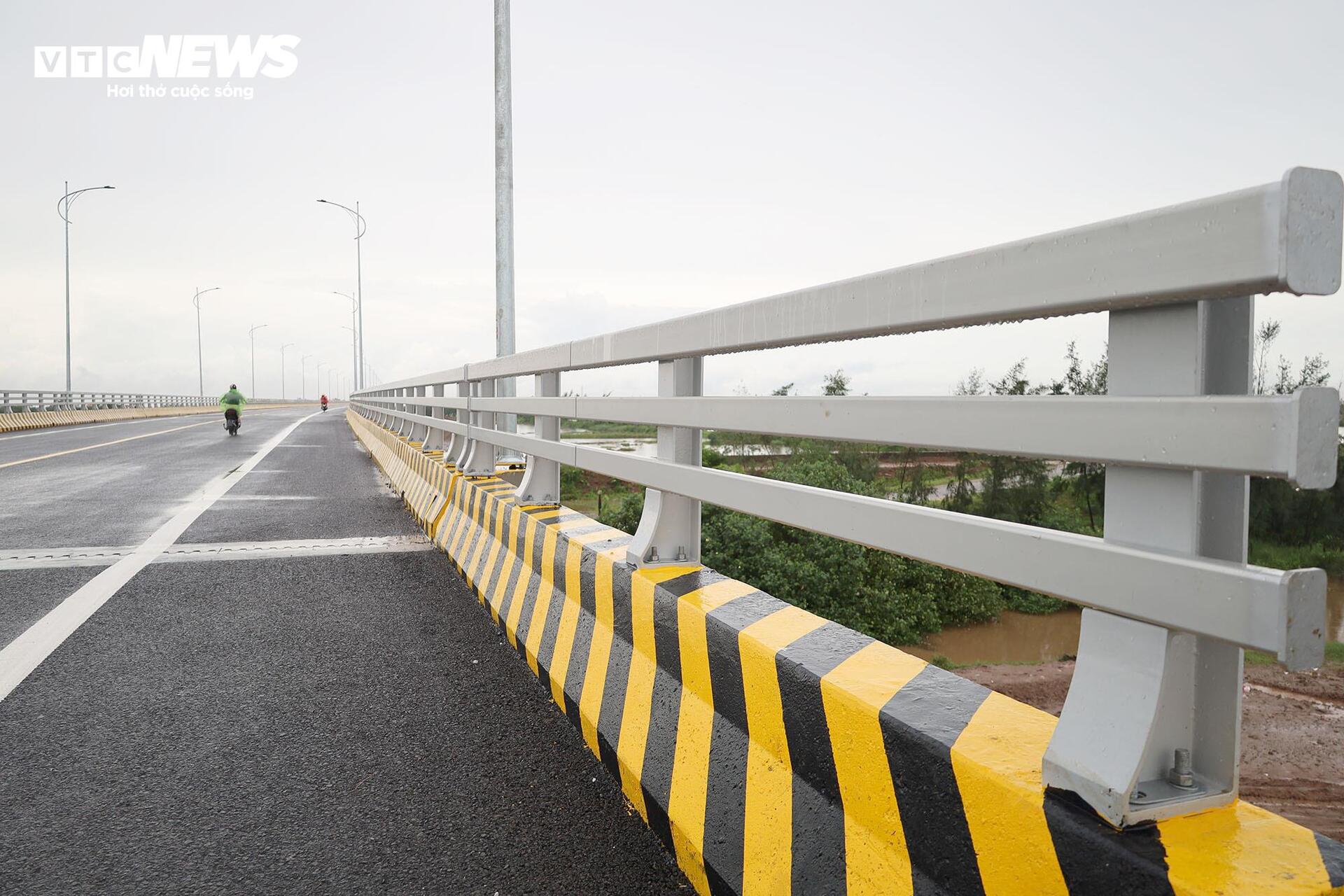 Chiêm ngưỡng cầu sông Hồng gần 1.000 tỷ đồng nối Hưng Yên với Ninh Bình - Ảnh 10