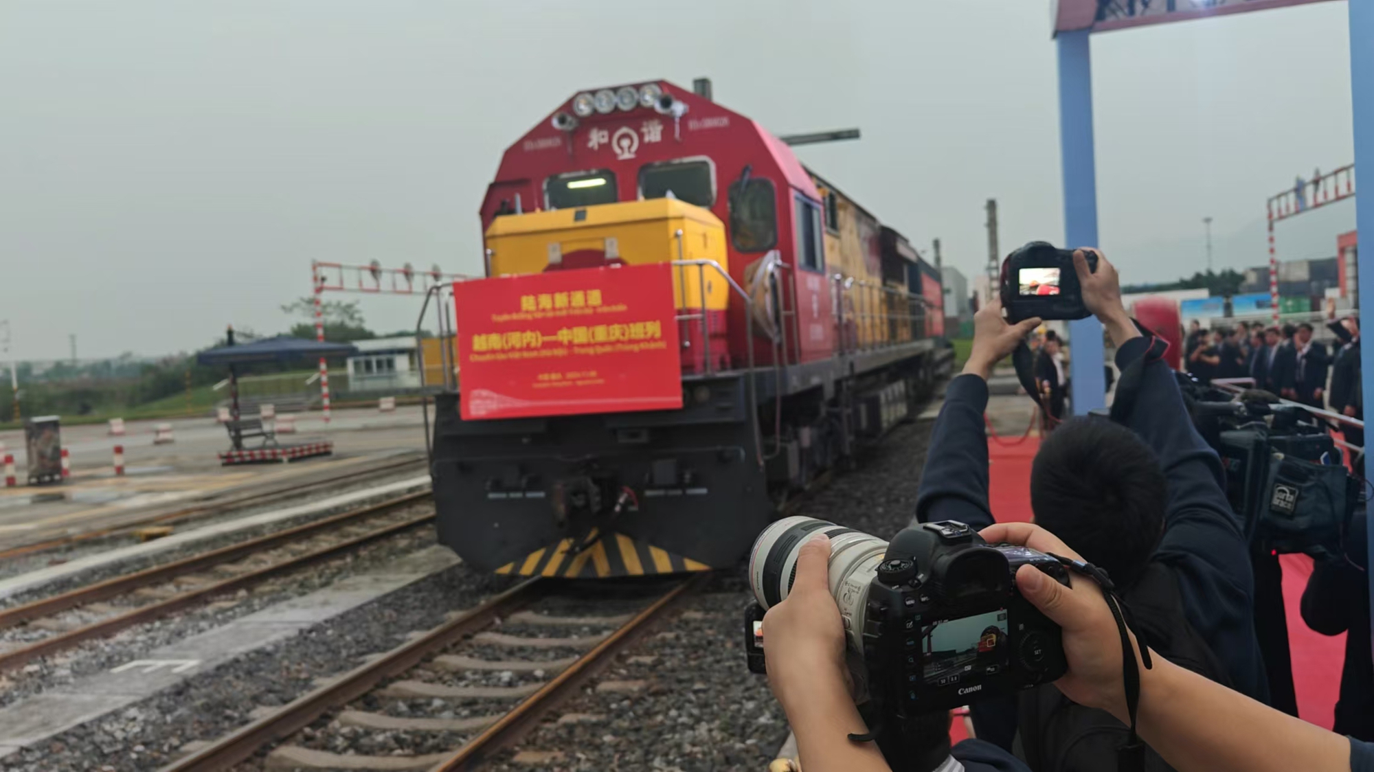 Trung Quốc xây dựng 'Kênh đào Suez' trên bộ kết nối Á-Âu, bỏ qua đường biển: Hà Nội cũng là một mắt xích - Ảnh 1