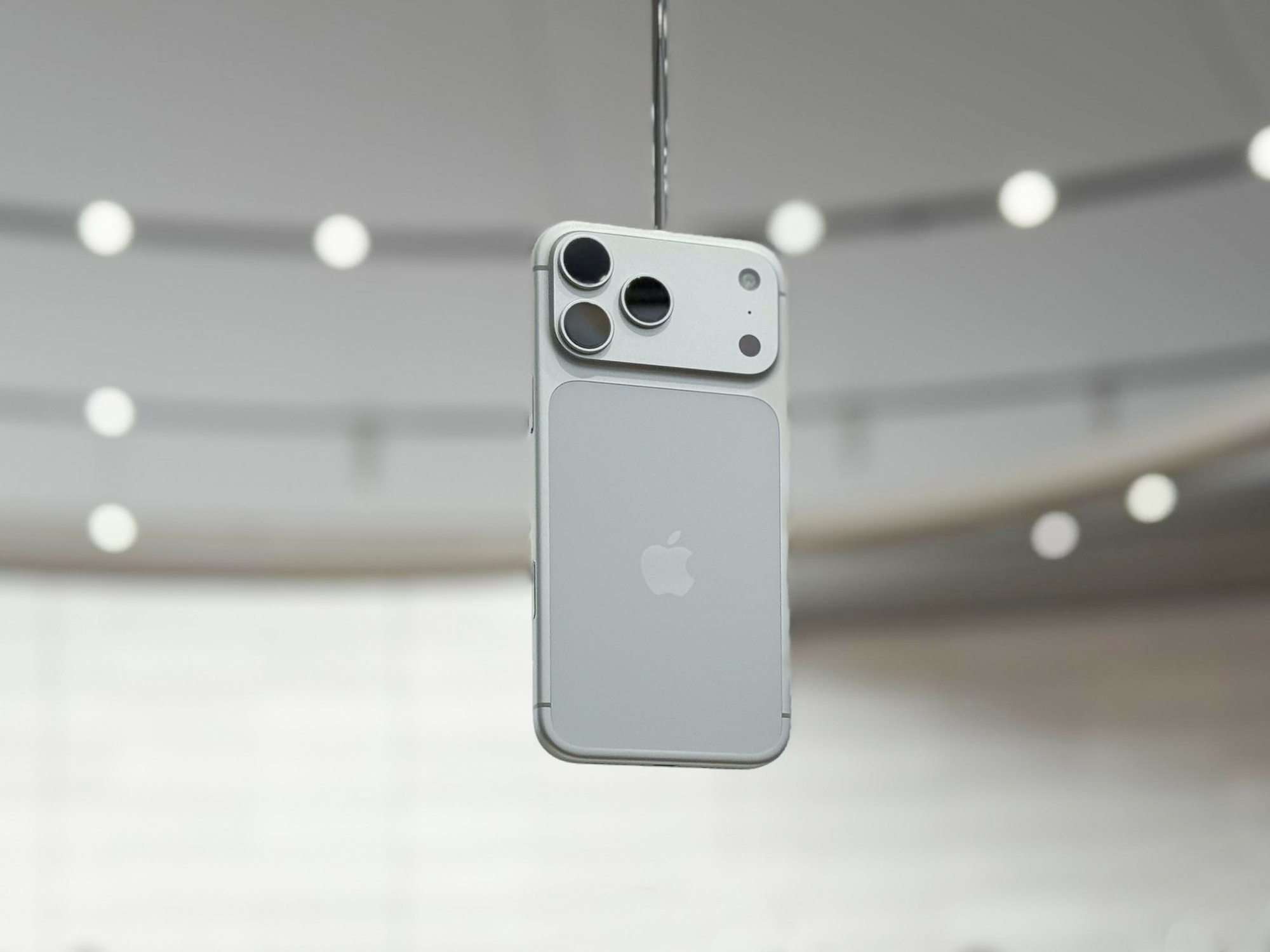 iPhone 17 Pro bạc "sốt" chẳng kém gì cam: Mỗi năm có thêm màu mới "team màu bạc" chưa lung lay bao giờ! - Ảnh 3