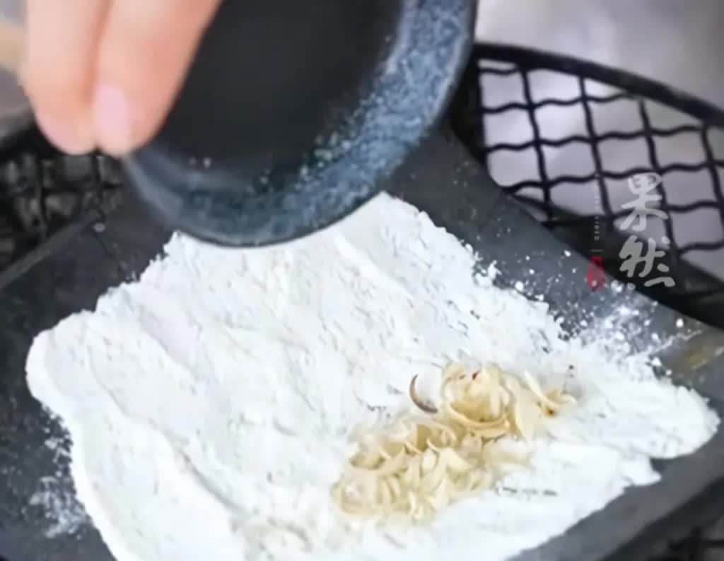 Móng tay được bán với giá cao ở Trung Quốc để làm... dược liệu - Ảnh 5