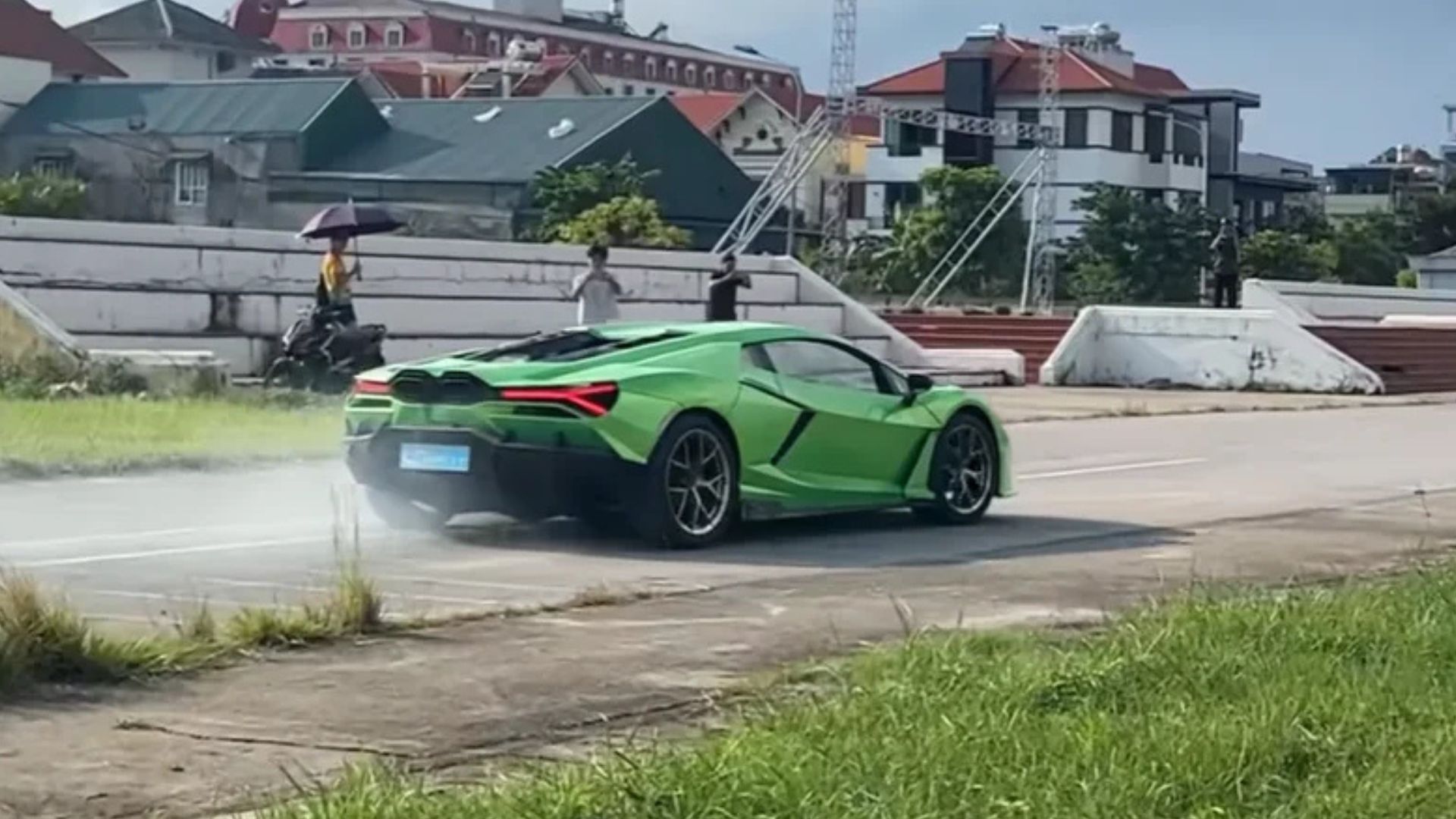 Biến chiếc Nissan cũ hỏng thành Lamborghini Revuelto, các thợ xe Việt Nam được thế giới ngả mũ khâm phục - Ảnh 6