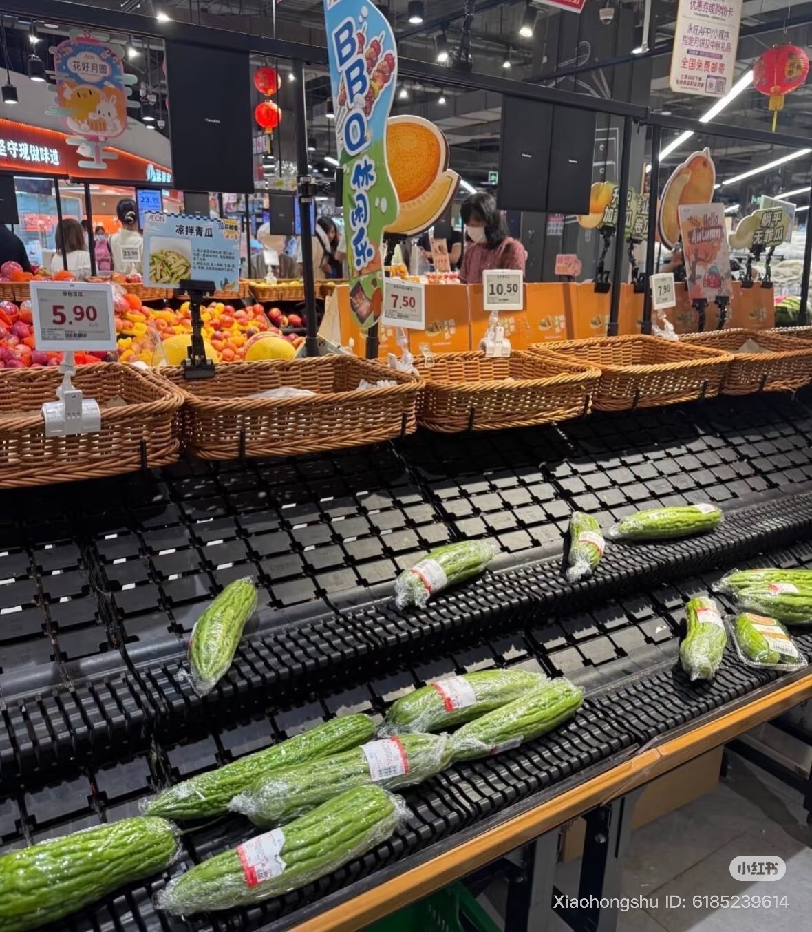 Siêu thị Trung Quốc trước siêu bão Ragasa: Kệ hàng trống trơn nhưng 3 loại rau vẫn "ế chỏng chơ", netizen thắc mắc lý do - Ảnh 7