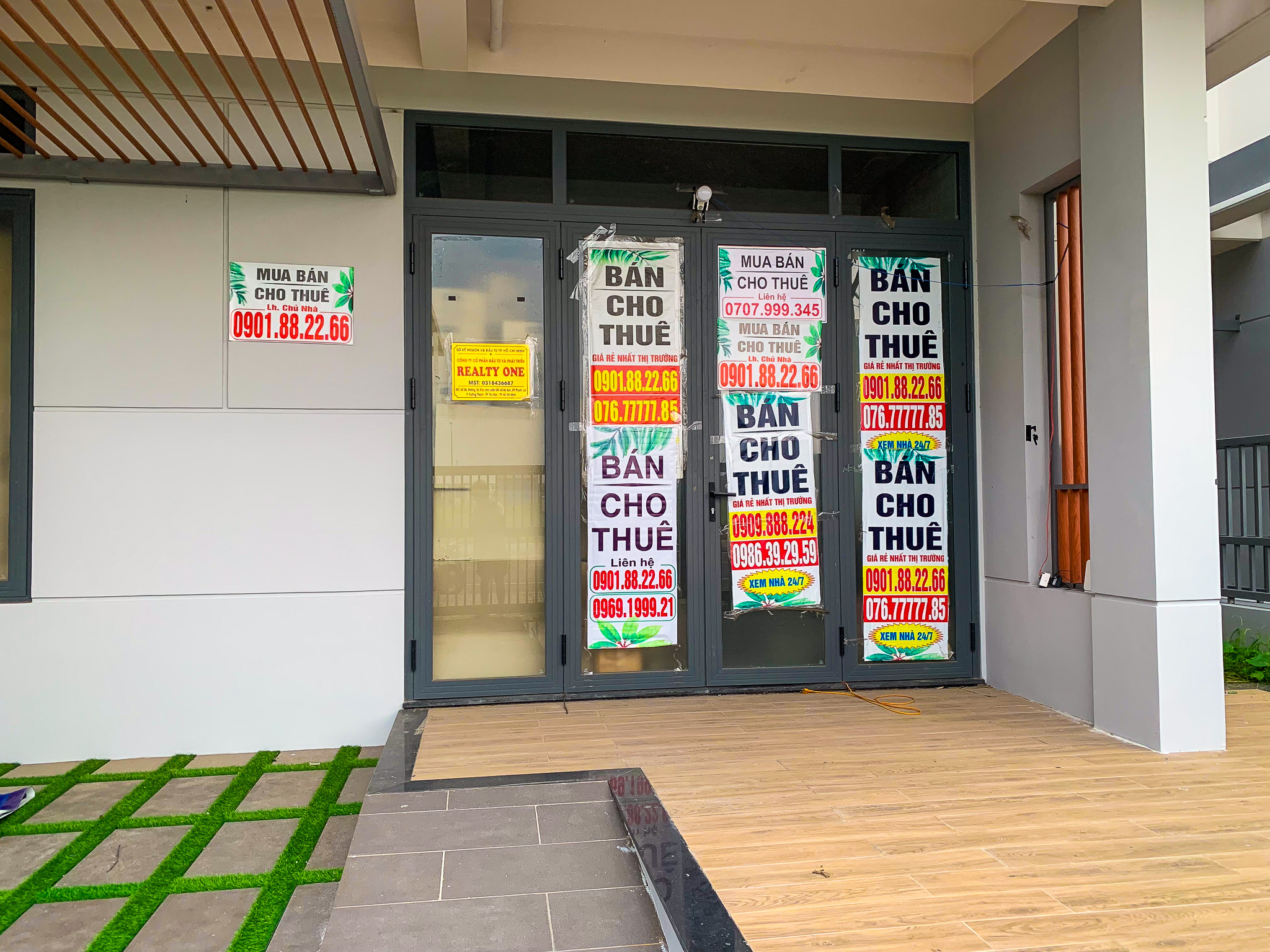 Khu đô thị treo đầy biển bán gấp, nhà ngộp nhưng giá tăng gần 70% ở TP.HCM - Ảnh 8