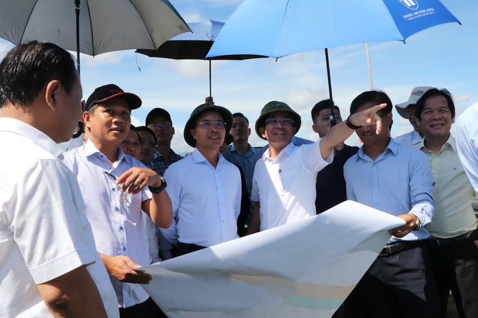 Tân Chủ tịch Đà Nẵng thị sát sân bay Chu Lai, làm việc với THACO - Ảnh 2