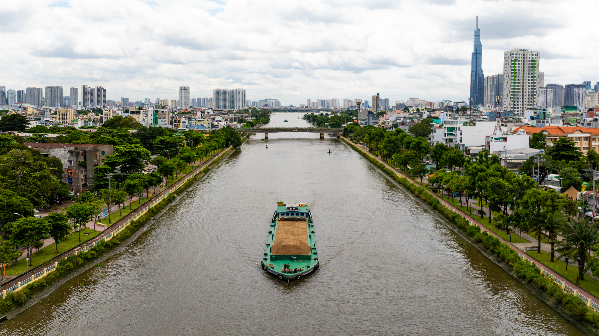 Toàn cảnh công trường nâng cầu lớn nhất Việt Nam: Huy động hơn 100 bộ kích thuỷ lực, nâng cầu 11.000 tấn, sai số dưới 1mm - Ảnh 9