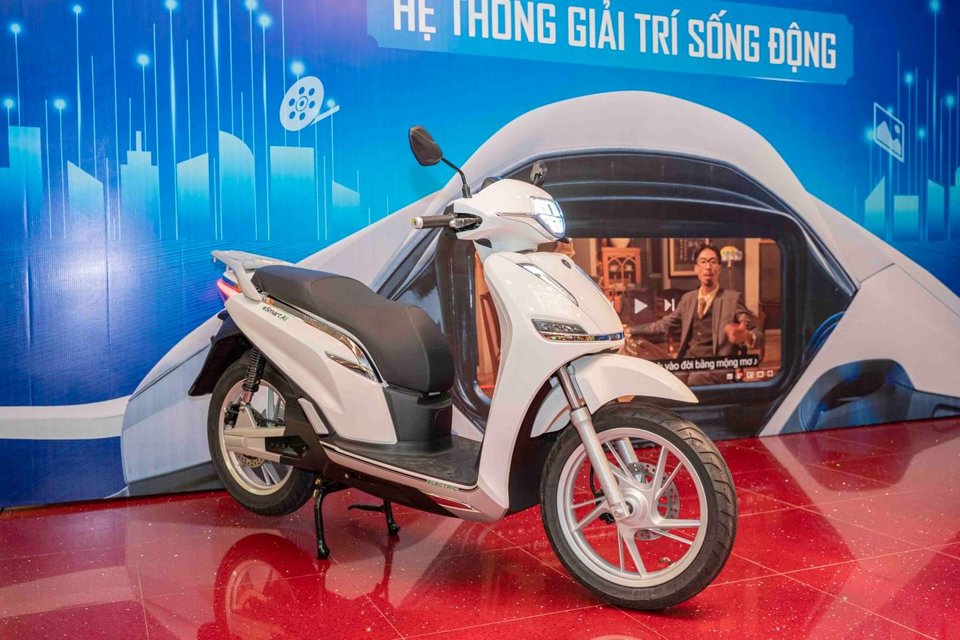 4 mẫu xe máy điện đi được xa nhất, sạc một lần chạy hơn 200km, bất ngờ với 2 cái tên Việt - Ảnh 4