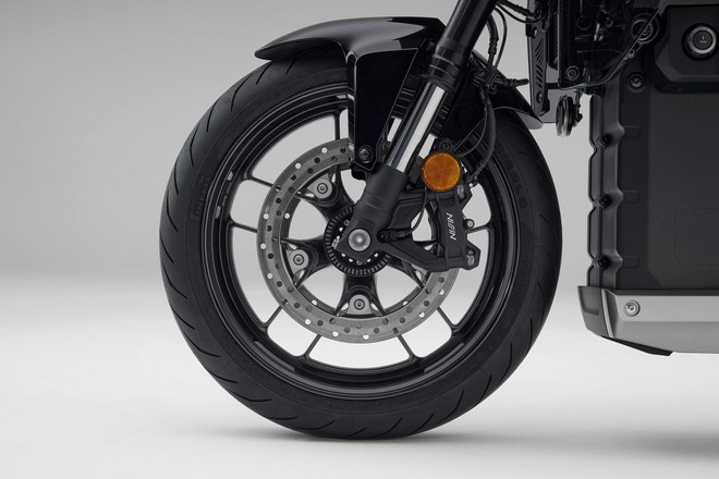 Xe máy điện Honda mới toanh vừa ra mắt: Khỏe ngang xe 1000 cc, sạc nhanh chỉ 30 phút, dáng cực đẹp - Ảnh 4