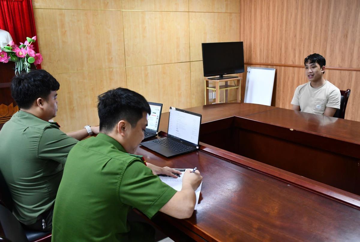 Băng nhóm hack Facebook, lừa chuyển tiền bị bắt: Những người bị lừa chuyển tiền vào 5 tài khoản ngân hàng BIDV, MB, ACB, NCB dưới đây cần liên hệ ngay với công an - Ảnh 1