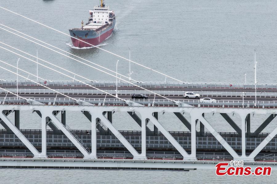 Đột phá chưa từng có của Trung Quốc: Dùng công nghệ ‘không cần’ con người xây siêu cầu dây văng lập 3 kỷ lục thế giới, riêng móng cao bằng toà nhà 24 tầng - Ảnh 4