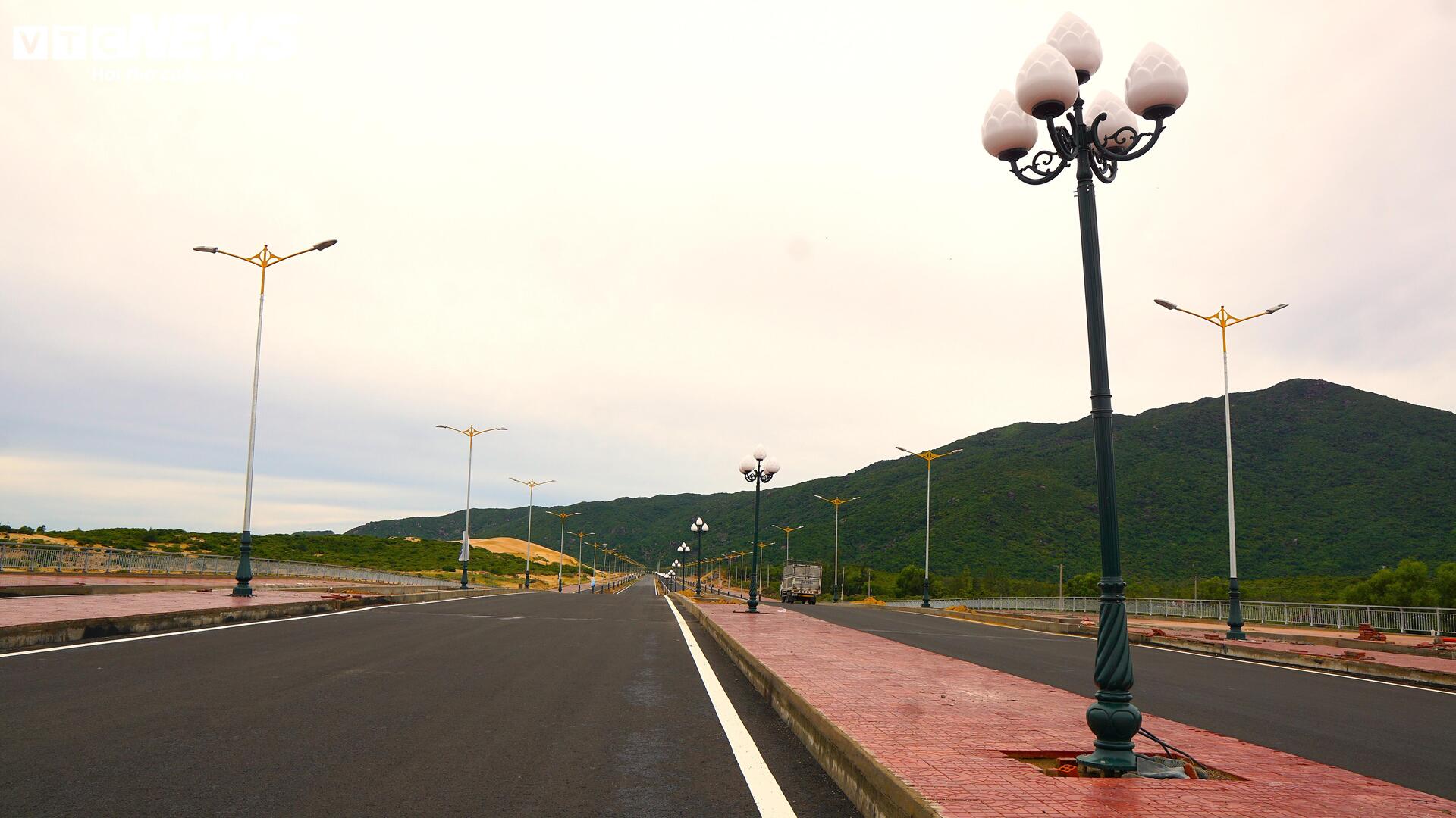 Đường gần 500 tỷ dài 3,8km ở Đắk Lắk 'cán đích' sau 10 năm vướng mặt bằng - Ảnh 8