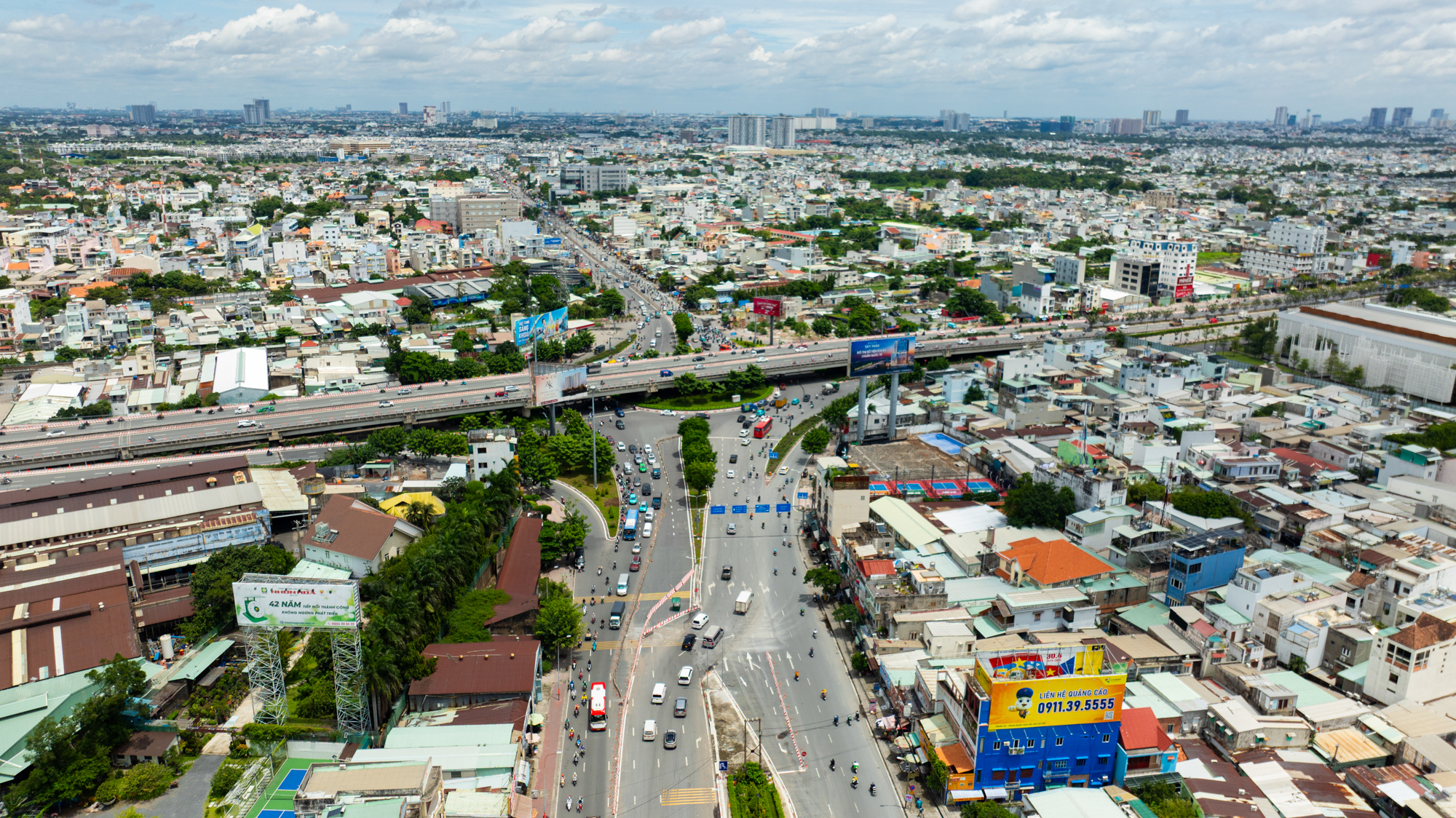 Toàn cảnh công trường nâng cầu lớn nhất Việt Nam: Huy động hơn 100 bộ kích thuỷ lực, nâng cầu 11.000 tấn, sai số dưới 1mm - Ảnh 10