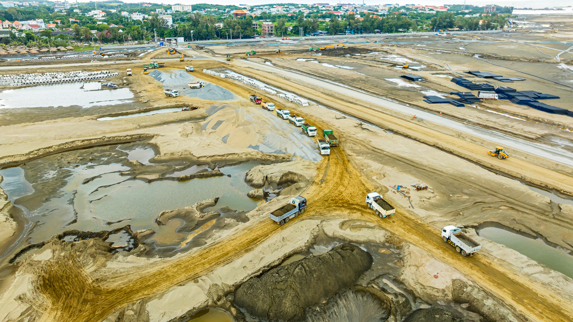 Môi giới, nhà đầu tư nườm nượp kéo về siêu dự án Vinhomes Cần Giờ, khách sạn nhà nghỉ cháy phòng, giá đất xung quanh tăng giá mạnh - Ảnh 9