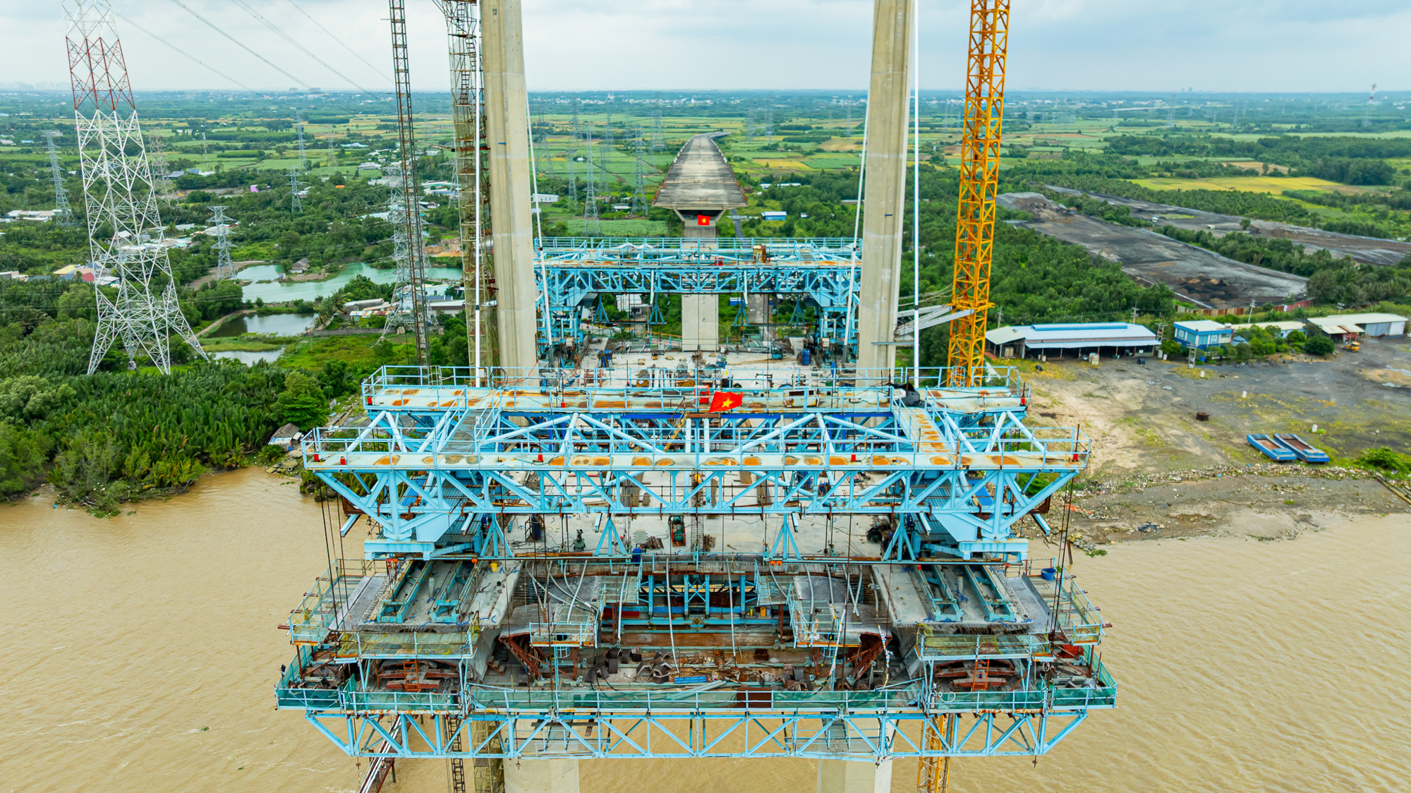 Toàn cảnh công trường cầu dây văng cao nhất, nút thắt cuối cùng của cao tốc mỗi mét tốn nửa tỷ ở TP.HCM - Ảnh 9