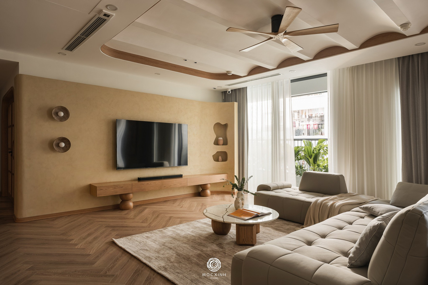 Đập thông hai căn hộ tạo nên không gian 260m2 rộng mở - Ảnh 4