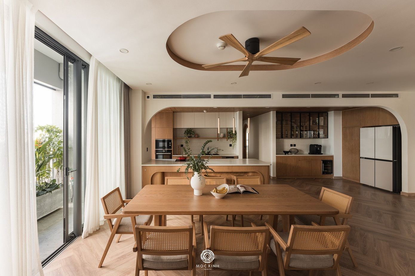 Đập thông hai căn hộ tạo nên không gian 260m2 rộng mở - Ảnh 6