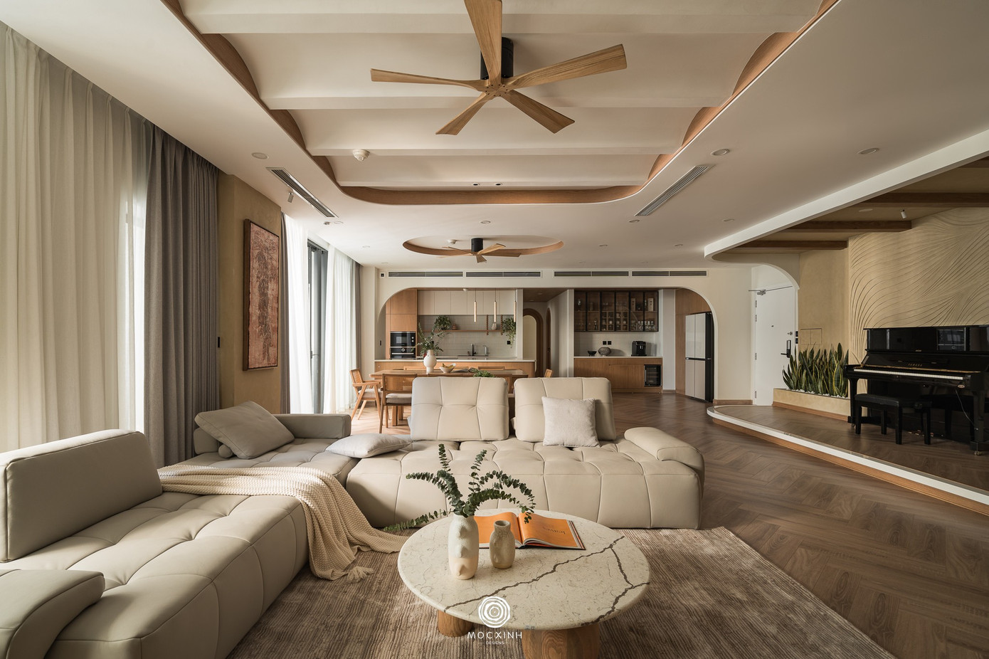 Đập thông hai căn hộ tạo nên không gian 260m2 rộng mở - Ảnh 2