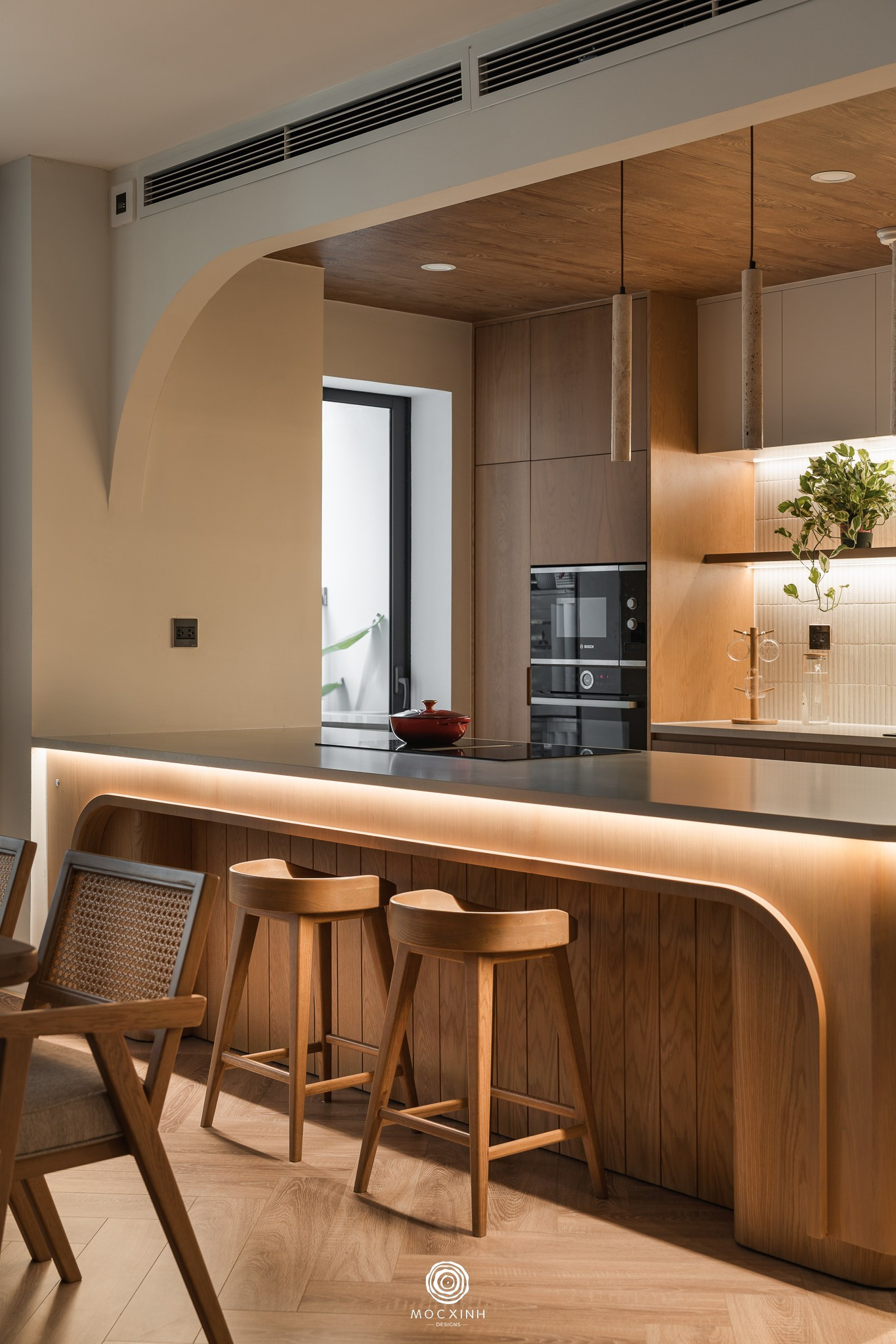 Đập thông hai căn hộ tạo nên không gian 260m2 rộng mở - Ảnh 18